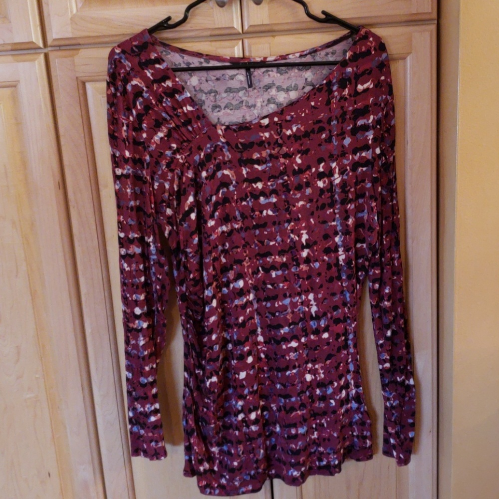 Daisy Fuentes long sleeved top
